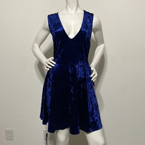Lulu's NWT Solo Album Blue Backless Velvet Skater Dress Size XL - Picture 2 of 8